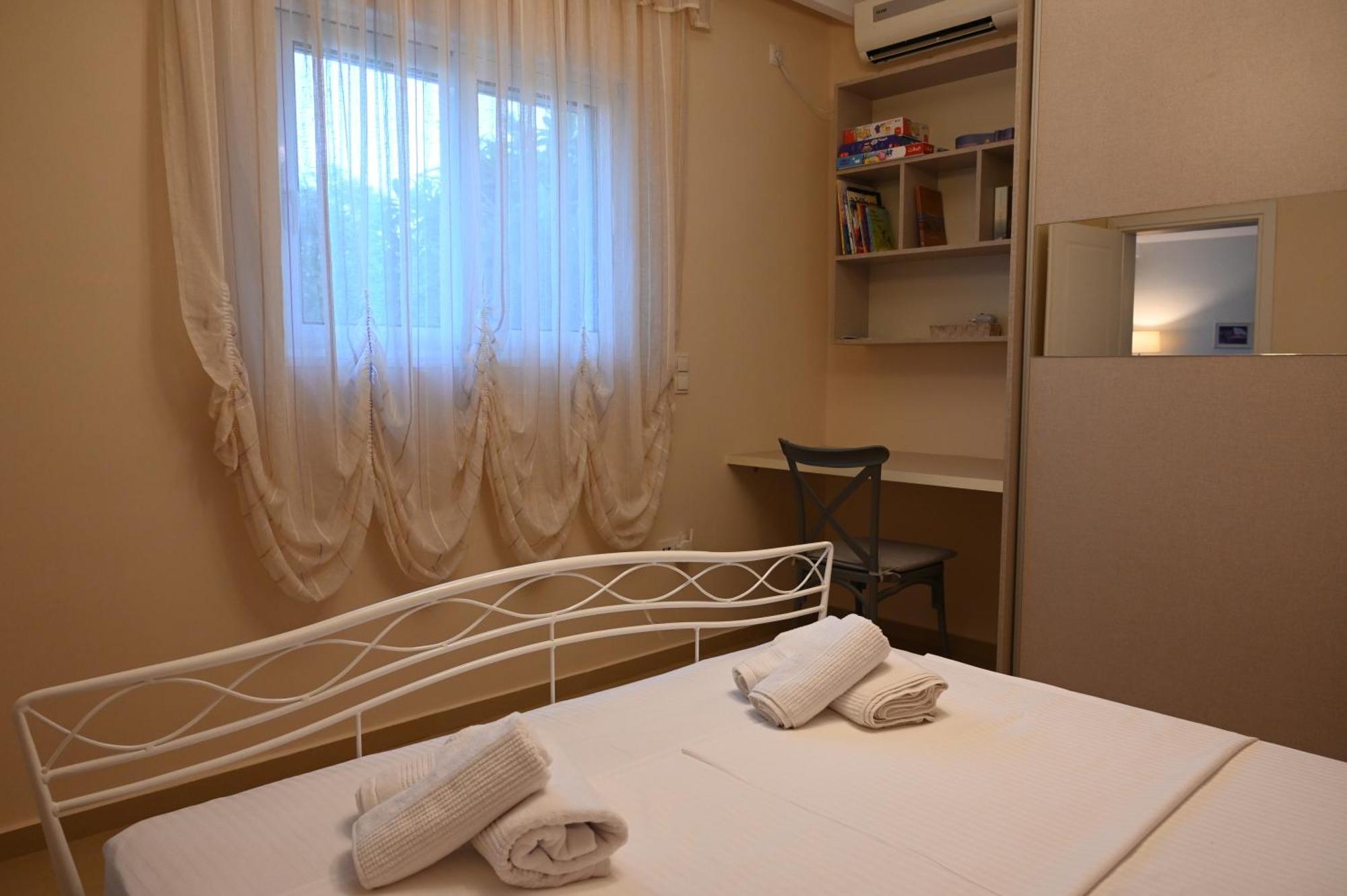 Evita'S Guesthouse Agia Marina Mikrolimanou Екстериор снимка