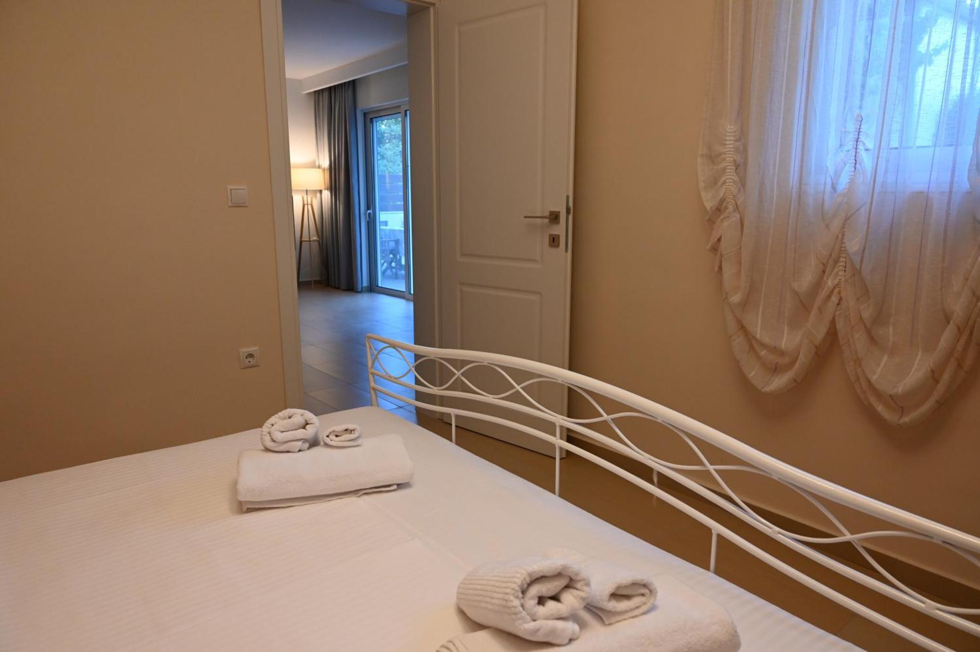 Evita'S Guesthouse Agia Marina Mikrolimanou Екстериор снимка